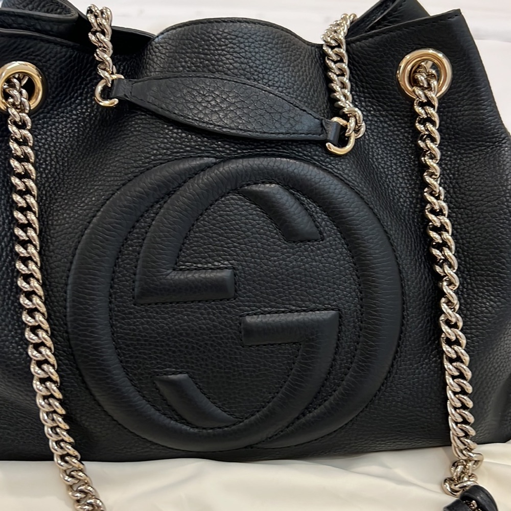 Black, medium Gucci Soho chain shoulder bag